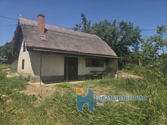 Eladó családi ház, Alsópáhokon 15.95 M Ft, 1 szobás
