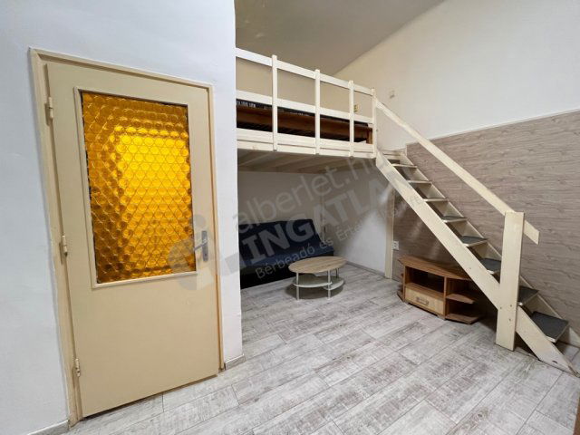 Eladó téglalakás, Budapesten, VI. kerületben 37.8 M Ft, 1 szobás