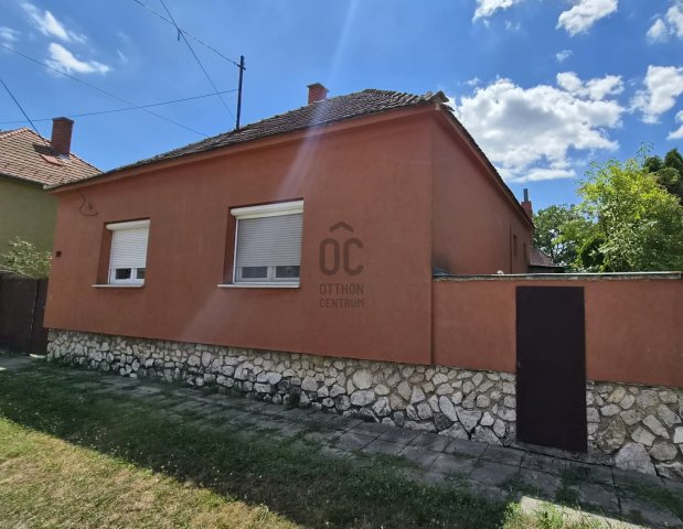 Eladó családi ház, Pápán 42.9 M Ft, 3 szobás