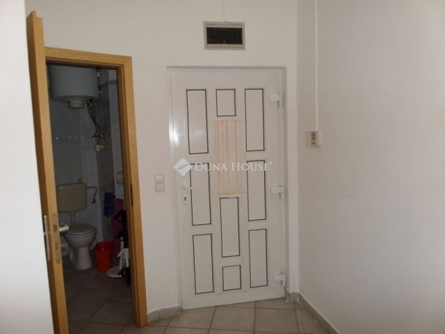 Eladó téglalakás, Pécsett 45 M Ft, 2 szobás