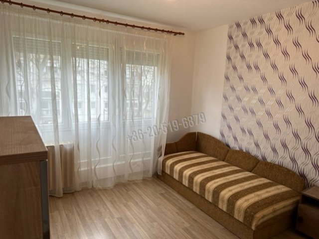 Eladó panellakás, Pakson 41.99 M Ft, 2 szobás