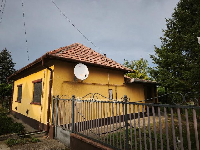 Eladó családi ház, Tiszajenőn 17.9 M Ft, 3 szobás