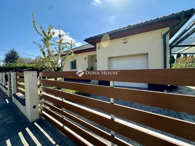 Eladó családi ház, Kecskeméten 135 M Ft, 4 szobás