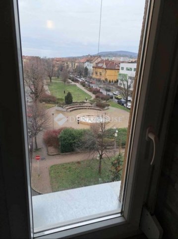 Kiadó téglalakás, albérlet, Pécsett 310 E Ft / hó, 5 szobás