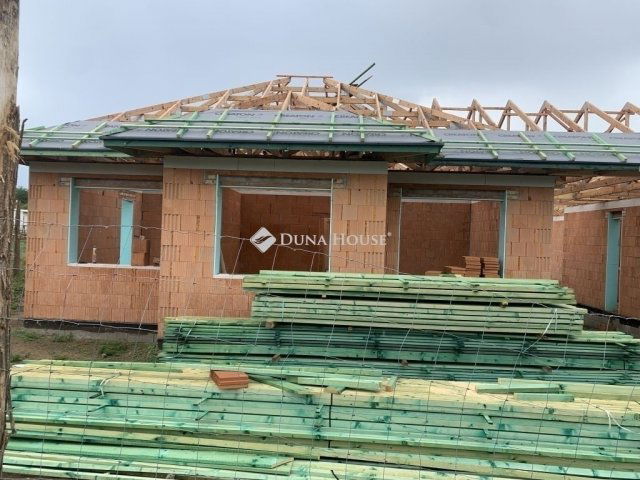 Eladó ikerház, Erdőkertesen 105 M Ft, 5 szobás