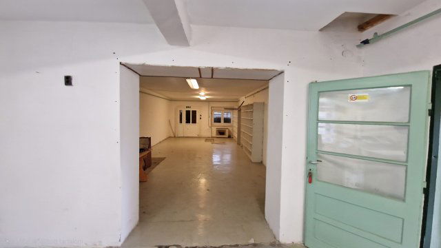 Eladó üzlethelyiség, Tiszaföldváron 15 M Ft, 3 szobás