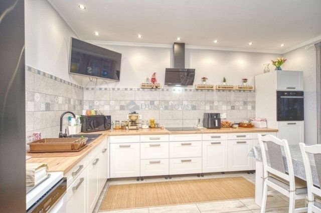 Eladó családi ház, Vecsésen 119.9 M Ft, 4 szobás