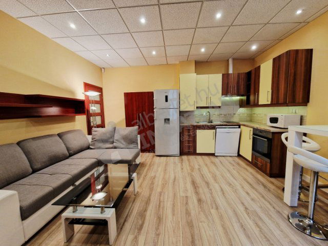 Kiadó téglalakás, albérlet, I. kerületben, Attila úton