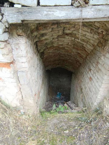 Eladó családi ház, Akán 13.9 M Ft, 2 szobás