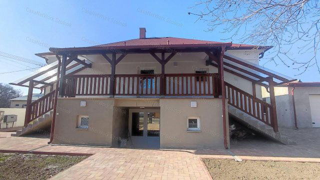 Eladó hotel, Cserkeszőlőn 109 M Ft, 6 szobás
