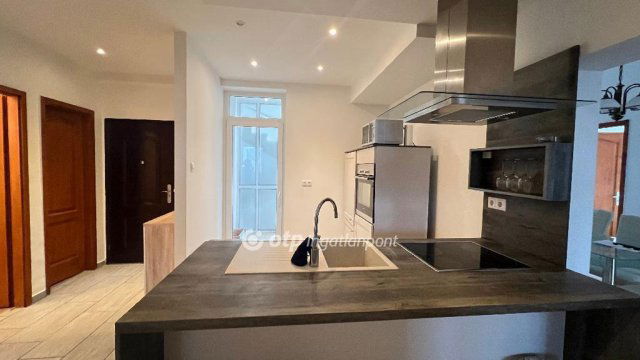 Eladó téglalakás, Debrecenben 119.9 M Ft, 4 szobás