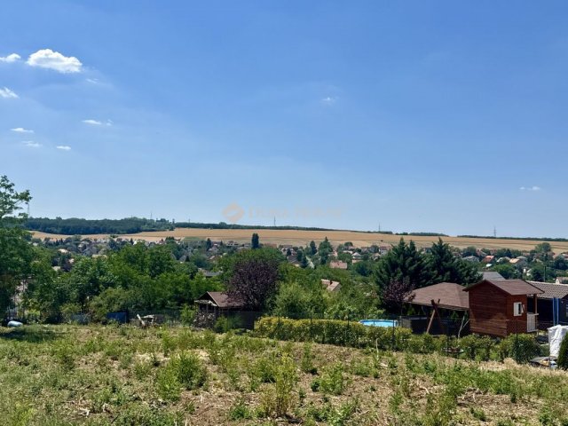 Eladó telek, Pécelen, Álmos Vezér utcában 55.9 M Ft
