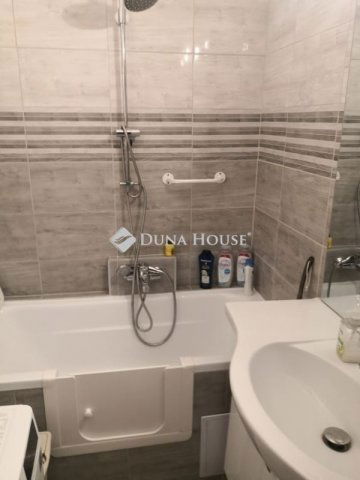 Eladó panellakás, Pécsett 49.2 M Ft, 2 szobás