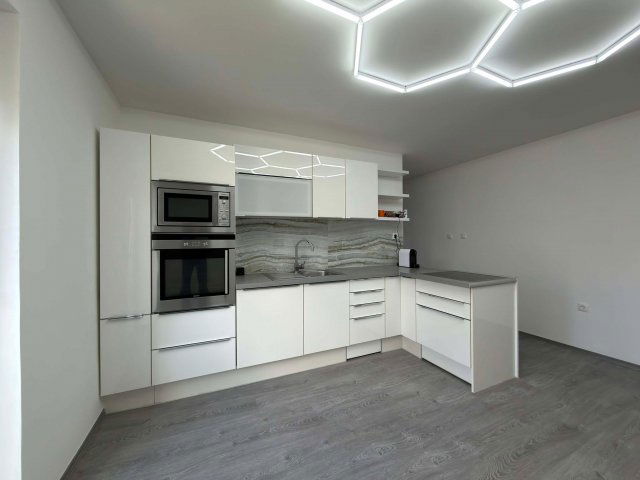 Eladó téglalakás, Komlón 42 M Ft, 3 szobás