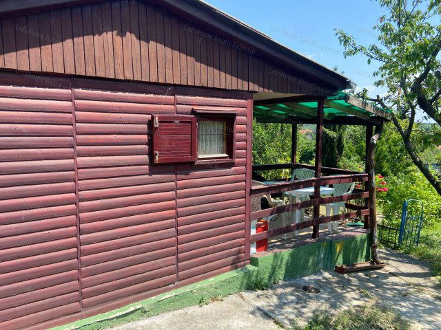 Eladó nyaraló, Balatonkenesén 25 M Ft, 5 szobás