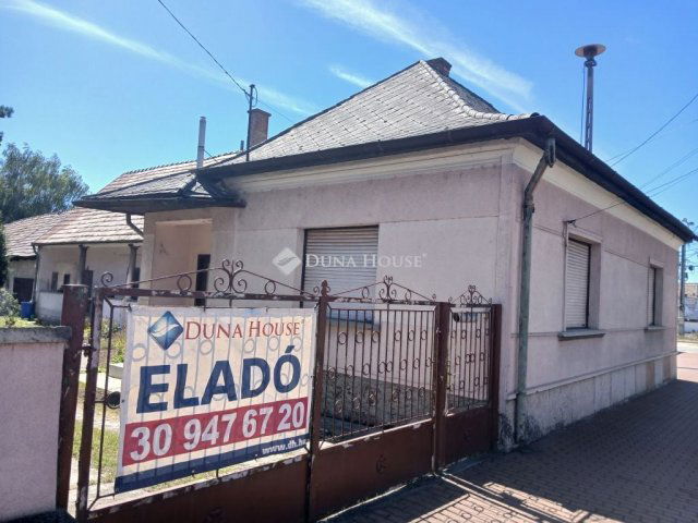 Eladó családi ház, Tatabányán, Táncsics Mihály úton 59 M Ft