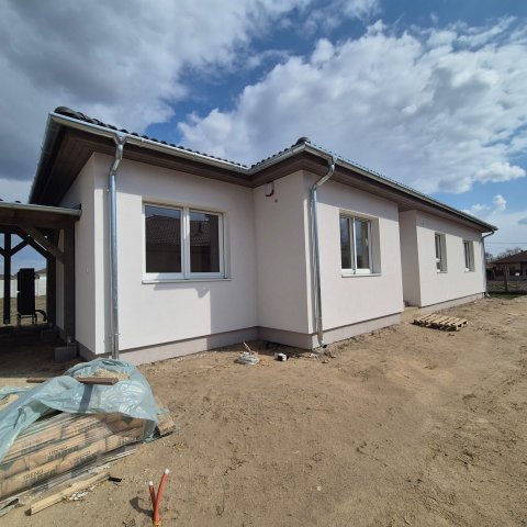 Eladó családi ház, Kecskeméten 124.9 M Ft, 3 szobás