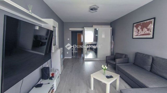 Eladó panellakás, Budapesten, III. kerületben 73.5 M Ft