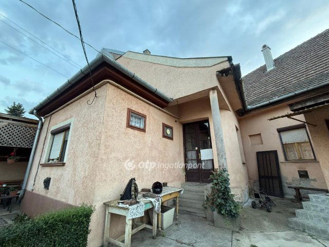 Eladó családi ház, Mezőtúron 11.5 M Ft, 2 szobás