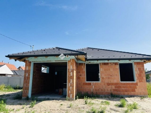 Eladó családi ház, Tökölön 119.9 M Ft, 4 szobás