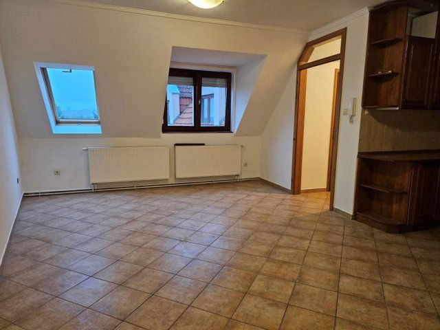 Kiadó téglalakás, albérlet, Kaposváron, Kanizsai utcában