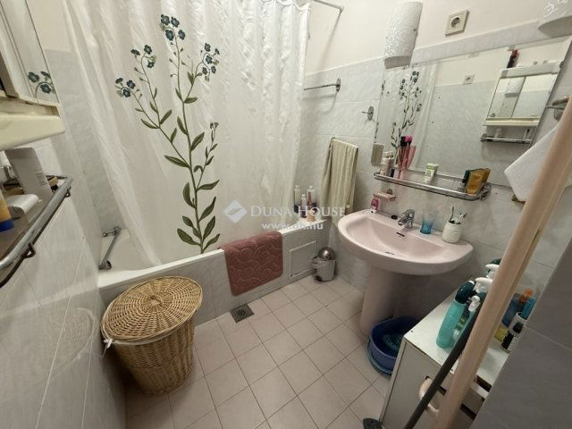 Eladó sorház, Pécsett 119.9 M Ft, 5 szobás