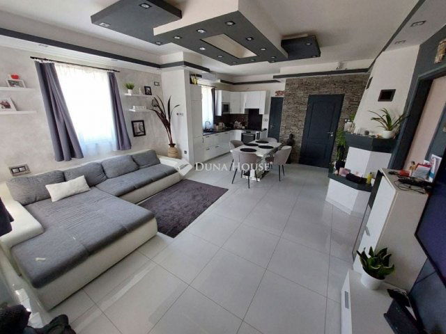 Eladó családi ház, Székesfehérvárott 119.9 M Ft, 5 szobás