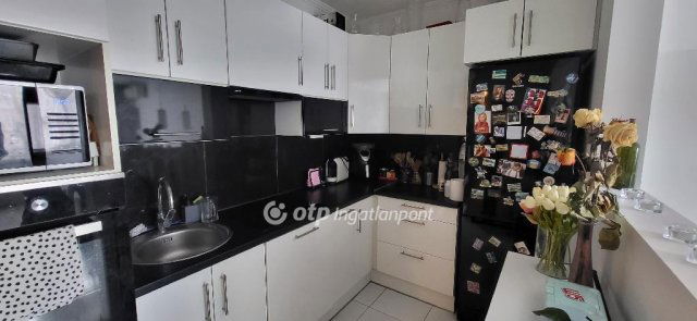 Eladó panellakás, Győrött 56.9 M Ft, 2+2 szobás