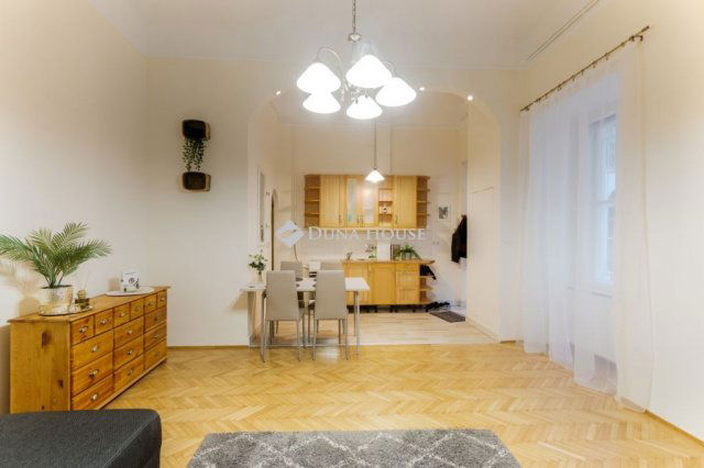 Eladó téglalakás, Budapesten, VII. kerületben 104.9 M Ft