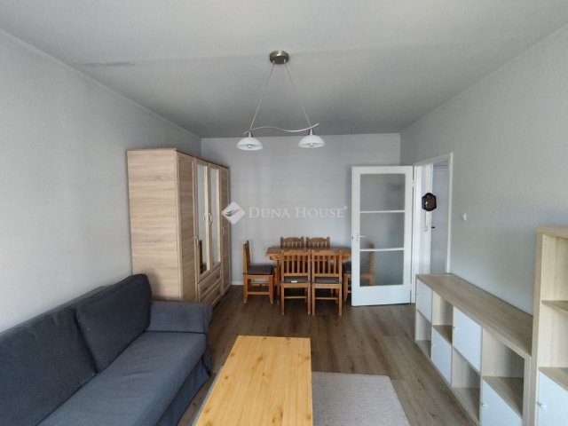Eladó panellakás, Tatabányán 28.999 M Ft, 2 szobás