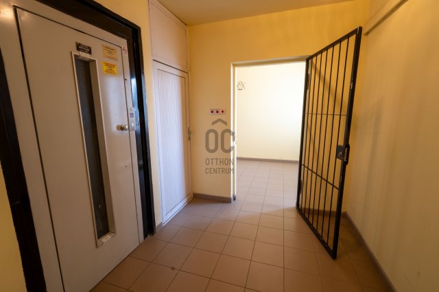 Eladó panellakás, Székesfehérvárott, Budai úton 51 M Ft