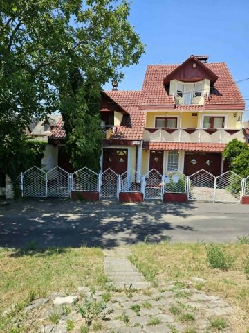 Eladó családi ház, Szolnokon 125 M Ft, 4+2 szobás