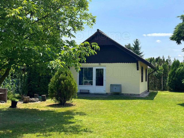 Eladó nyaraló, Balatonfenyvesen 64.9 M Ft, 12 szobás