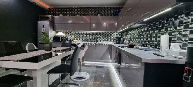 Eladó családi ház, Budapesten, XV. kerületben 199.9 M Ft