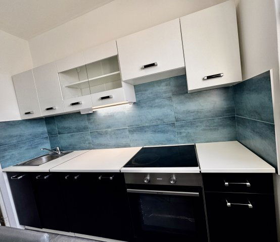 Eladó panellakás, Pécsett, Uitz Béla utcában 39.9 M Ft