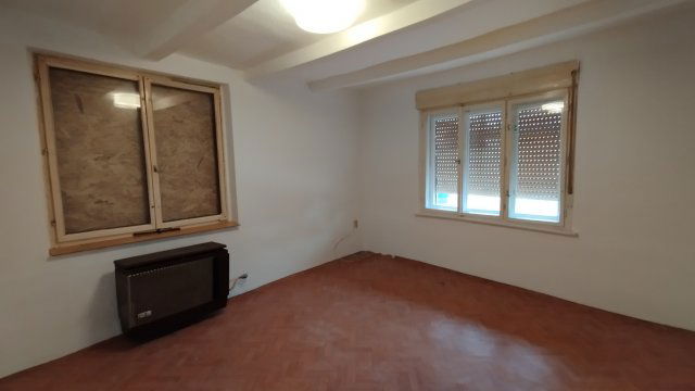 Eladó családi ház, Jászberényben 17.5 M Ft, 1 szobás