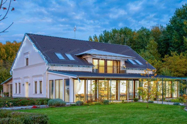 Eladó hotel, Kecskeméten 420 M Ft, 6 szobás