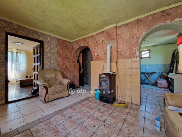 Eladó családi ház, Vámospércsen 8.8 M Ft, 2 szobás