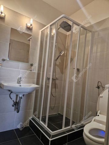 Eladó hotel, Komáromban 675 M Ft, 28 szobás