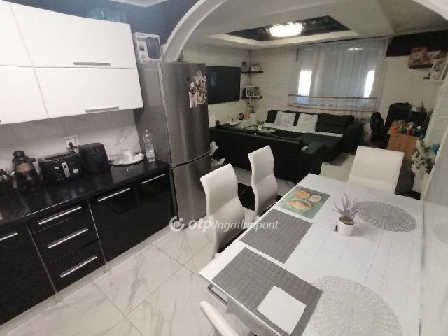 Eladó családi ház, Hajdúhadházon 44.9 M Ft, 4 szobás