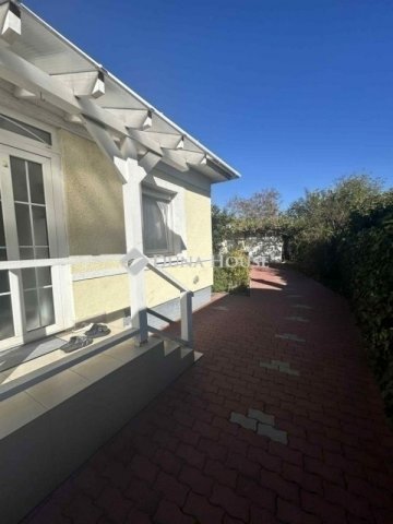 Eladó családi ház, Vecsésen 109 M Ft, 3 szobás