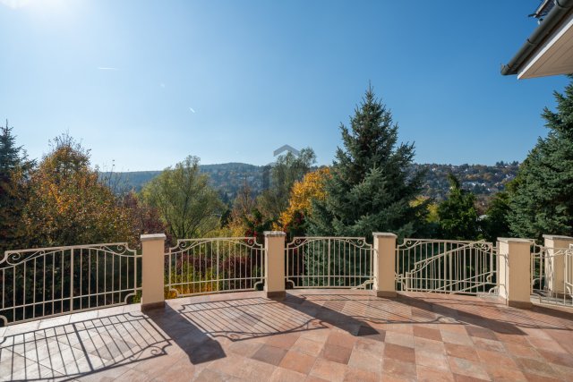 Eladó családi ház, Budapesten, II. kerületben 365.75 M Ft