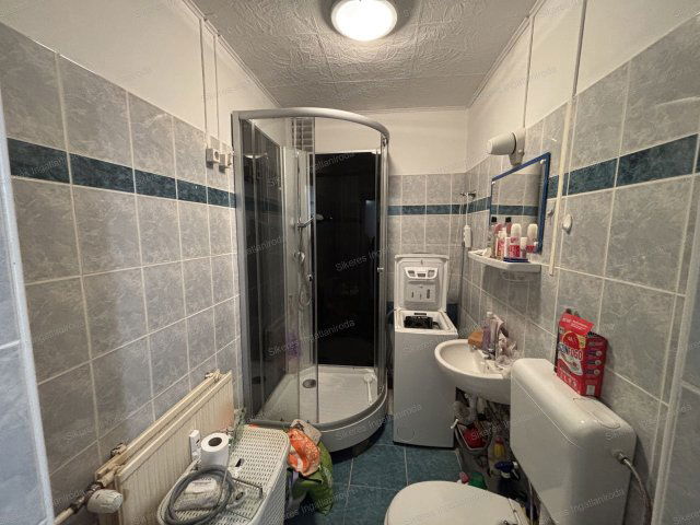 Eladó téglalakás, Oroszlányban 28 M Ft, 1 szobás