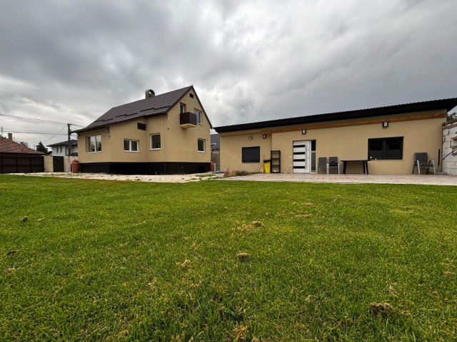 Eladó családi ház, Szigethalmon 99.9 M Ft, 7 szobás