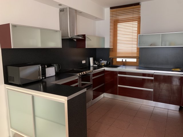 Kiadó téglalakás, albérlet, Pécsett 250 E Ft / hó, 3 szobás