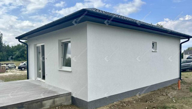 Eladó családi ház, Környén 72.9 M Ft, 3 szobás