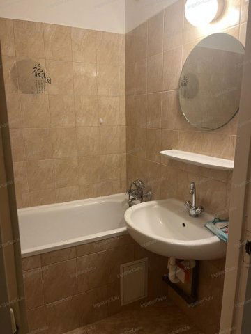 Eladó panellakás, Kecskeméten 39.9 M Ft, 2 szobás