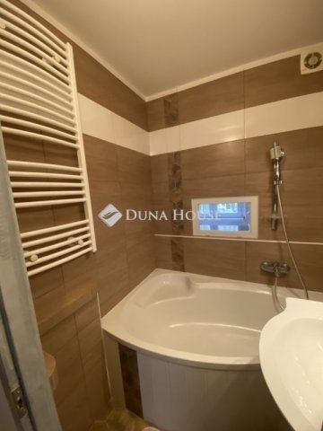Eladó panellakás, Szegeden 72 M Ft, 3 szobás