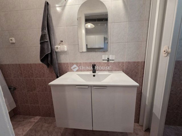 Eladó téglalakás, Budapesten, IV. kerületben 49.3 M Ft, 1 szobás