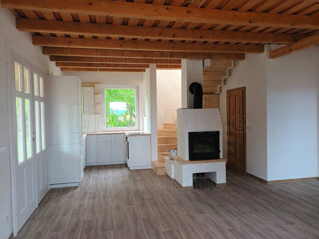 Eladó családi ház, Csókakőn 149.9 M Ft, 10 szobás
